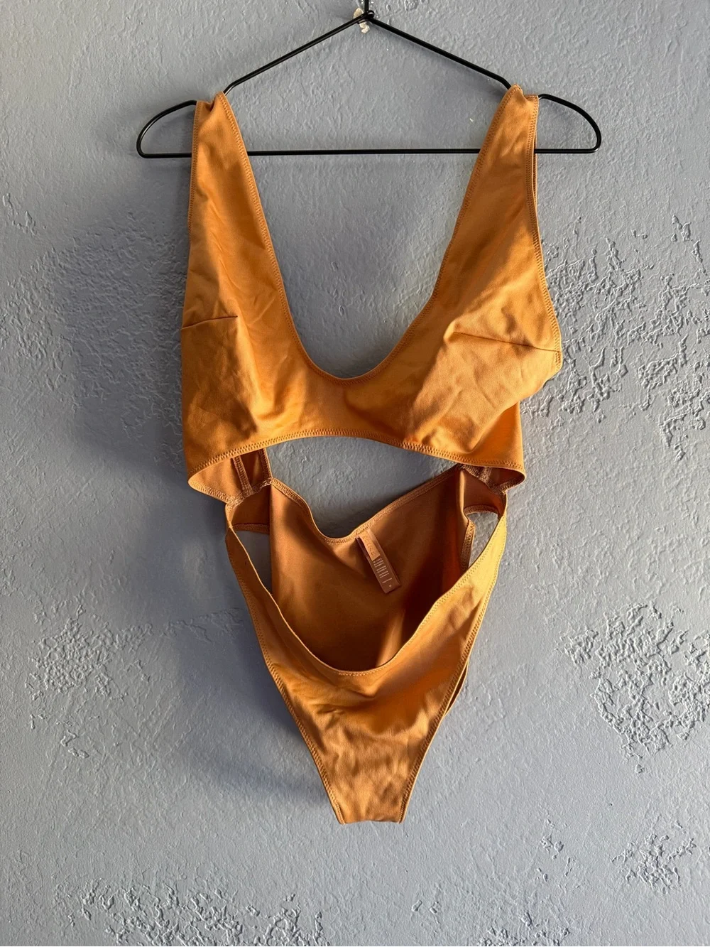 SKIMS Wet Jersey Cutout One Piece Swimsuit Monokini NWOT Ochre Size M